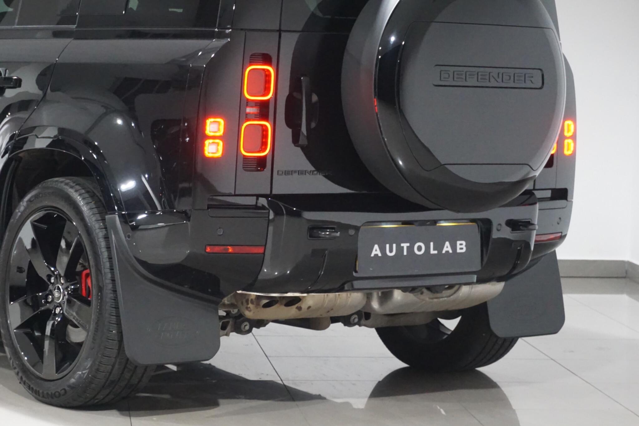 Land Rover Defender 110 3.0 D300 MHEV X-Dynamic HSE SUV 5dr Diesel Auto 4WD Euro 6 (s/s) (300 ps)